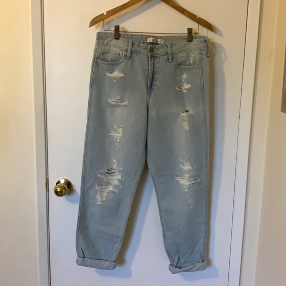 NWOT Hollister high waisted mom jeans - Picture 2 of 4